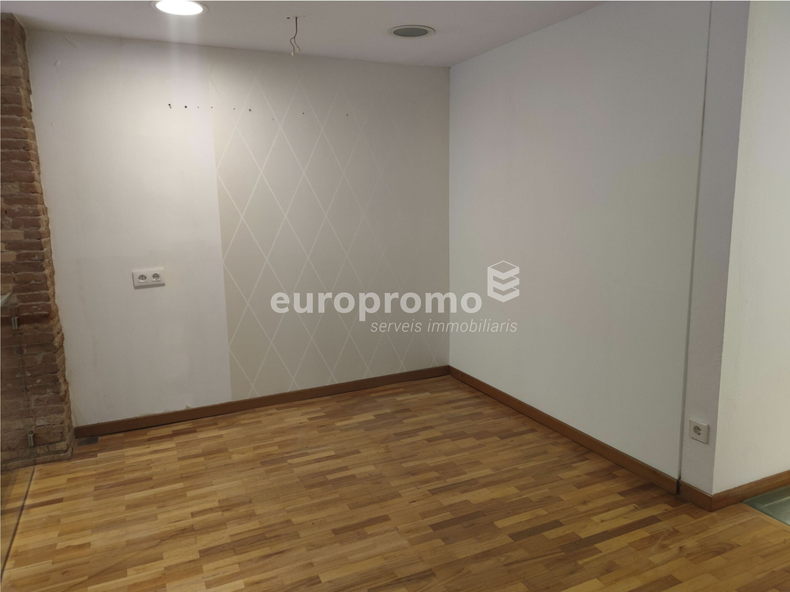 Local  de 101m2 en el centro de Girona!